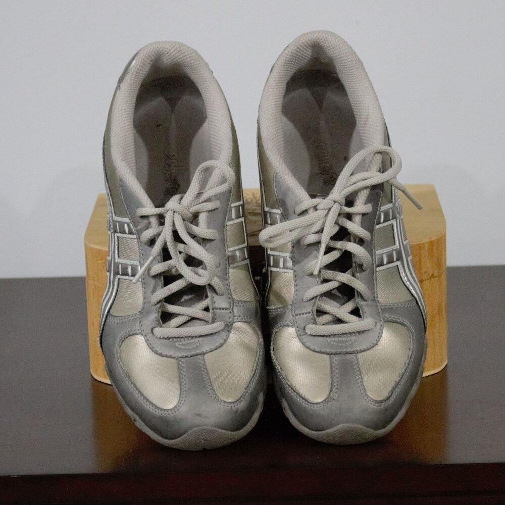 Skechers Workout Womens Size 8.5 Color Gold and silver